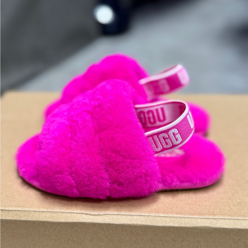 UGG Fluff Slide Sandals in Fuchsia Pink